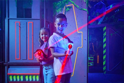 Glow Jungle Golf & 30 minuten bowlen